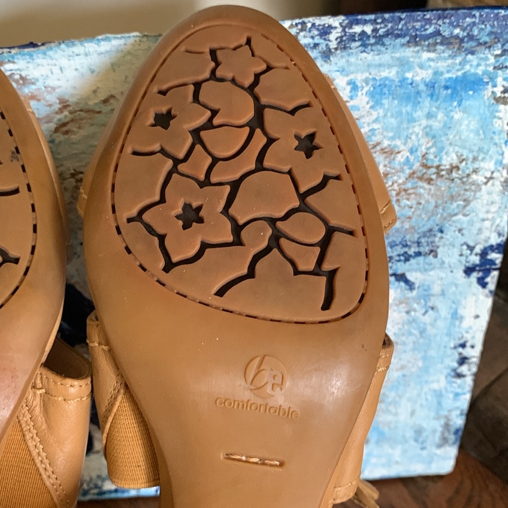 be Comfortable Blondo Heeled Sandals Tan Leather Peep Toe Sz 8M - Picture 4 of 16